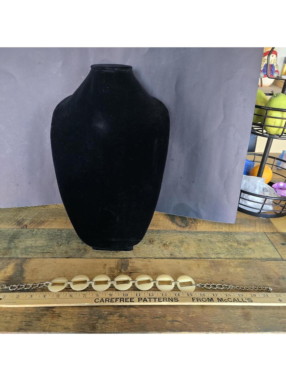 Vtg Talbots Confetti Cream Lucite Disc Statement Necklace with Gold Plated links - Picture 8 of 9